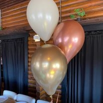 Tafeldecoratie met 3 ballonnen