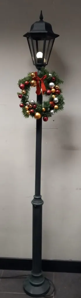 Lantaarn met kerstkrans
