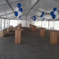 Tafeldecoratie met 5 ballonnen